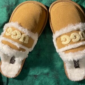 UGG Tan Slippers with White Fleece